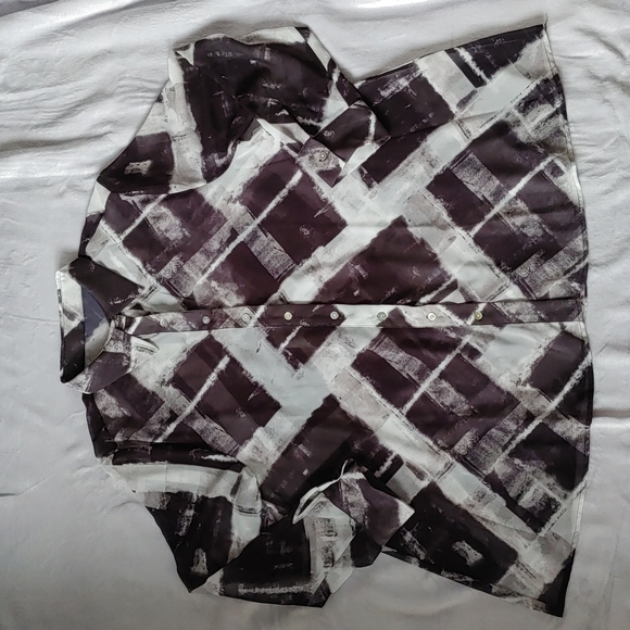 Semi-Sheer Flowy Blouse - Picture 3 of 8